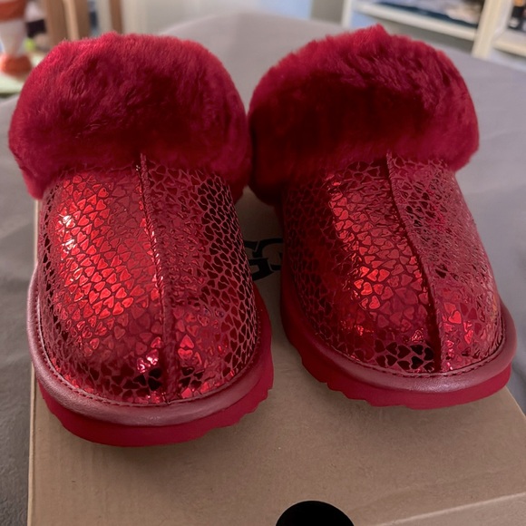 UGG Cozy II Gel Hearts Red Slipper - Women 7/Big Kids 5/EU 37 - Picture 4 of 6